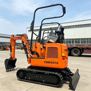Excavatrice CDM6010 à rotation zéro avec châssis extensible pour le creusement de fossés, l'installation de câbles et les travaux de réparation urbaine - Product Image 2