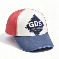 Gorra de Béisbol Deportiva Vintage Lavada con Bloques de Color Rojo, Blanco y Azul, Logotipo GDS, Estilo Dad Hat, Tejido Desgastado, para Hombre y Mujer