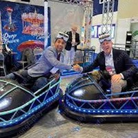 Simulateur de conduite de voiture tamponneuse de réalité virtuelle pour parc à thème VR, machine d'amusement pour équipement d'amusement intérieur
