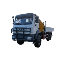 Camion de transport Beiben 6x6 avec grue montée, grue à flèche articulée hydraulique de 16 tonnes à vendre