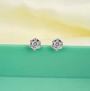 Deslumbrantes pendientes redondos de diamantes en estilo clásico con brillo Premium Elección de regalo perfecta para momentos especiales de la India - Product Image 3