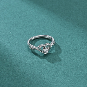 Nouveau Ins Style femmes en forme de coeur Clip-incrusté bague de coulée personnalité simulée bague en diamant frais Niche Design Couple anneaux - Product Image 5