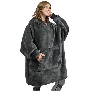 Sweat-shirt à capuche en polyester surdimensionné, couverture portable en sherpa pour se détendre, pull pour adultes, femmes et hommes - Product Image 1