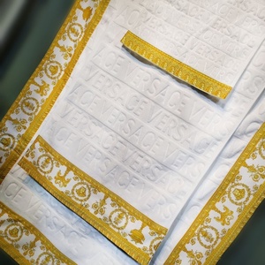 Juego de Toallas de Lujo con Estampado Dorado Barroco - Juego de 3 Toallas de Baño de Algodón, Toalla Facial y Toalla de Manos con Patrón Versátil, Térmicas y Transpirables - Product Image 2