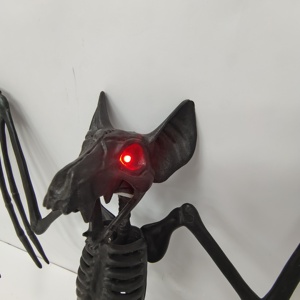 อุปกรณ์จัดปาร์ตี้ ของตกแต่งแปลกใหม่ ของประดับแขวน ของตกแต่งสยองขวัญ ค้างคาวพลาสติกจำลองมีดวงตาเรืองแสง งานฝีมือฮาโลวีน โครงกระดูกค้างคาว - Product Image 6