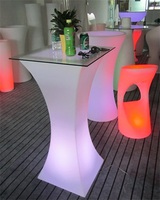Table de bar d'extérieur légère et portable en PE moulé par rotation avec éclairage LED RGB à 16 couleurs changeantes et télécommande