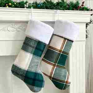 Chaussettes de Noël en velours brodées à carreaux vintage, en peluche, motif buffle, à suspendre pour enfants - Product Image 4