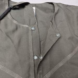 เสื้อผ้ามุสลิมแบบดั้งเดิมโพลีเอสเตอร์ระบายอากาศได้พิมพ์ลายนูนสไตล์อาหรับสำหรับเด็กฤดูหนาว - Product Image 2