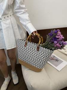 <span class=keywords><strong>Sac</strong></span> fourre-tout polyvalent <span class=keywords><strong>en</strong></span> polyester tressé avec poignée <span class=keywords><strong>en</strong></span> <span class=keywords><strong>paille</strong></span>, style rétro, pour femme, idéal pour la plage, fermeture ouverte, collection 2026, vente chaude - Product Image 4