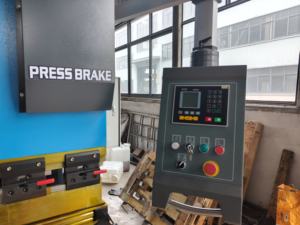 เครื่องจักรซีเอ็นซีแบบซิงโครไนซ์อัตโนมัติสำหรับการดัดโลหะแผ่น 110/125 ตัน <span class=keywords><strong>3.2</strong></span> เมตร พร้อมมอเตอร์เซอร์โวคู่ สำหรับงานโลหะแผ่นสแตนเลส - Product Image 6