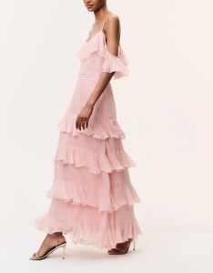 Vestido largo de mujer con hombros descubiertos, volantes escalonados, jacquard floral, de gasa, con tirantes finos, fluido, para invitadas de boda - Product Image 3