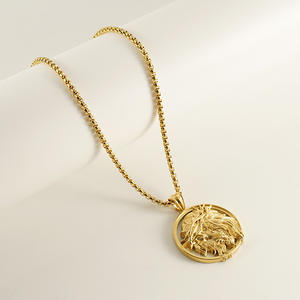 Bijouterie personnalisée boussole de longe Croix de Christophe Jésus Pendentif en acier inoxydable plaqué or 18 ct Collier de pièces d'or pour hommes et femmes - Product Image 4