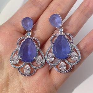 Boucles d'oreilles pendantes classiques de luxe pour femmes Tianyu Gems, plaquées or blanc, zircon bleu en forme de poire - Product Image 1