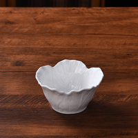 OEM Morden Luxury White Emboss Ceramic Fruit Bowls Porcelain Serving Dessert Ceramic Plate and Bowl Set for Catering Kitchen Use