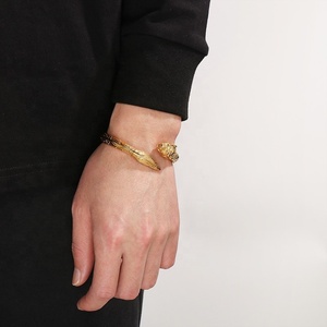 Ensemble de 4 bagues créatives en acier titane pour homme, motif tête de tigre personnalisée - Product Image 4