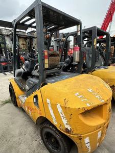 Montacargas Komatsu FD30 de 3 Toneladas, Motor Diésel, Usado, 4x4, Neumáticos Sólidos, en Venta a Bajo Precio - Product Image 1