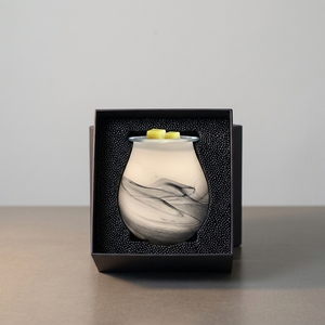Difusor de Aromaterapia de Vidrio con Diseño Marmoleado y Cubos de Cera Amarilla para Uso con Fragancias - Product Image 6