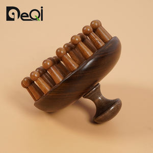 Peine masajeador de madera con logotipo personalizado, peine masajeador de cuero cabelludo, peine de sándalo hecho a mano, de madera, con logotipo personalizado, a la venta, a mano - Product Image 1