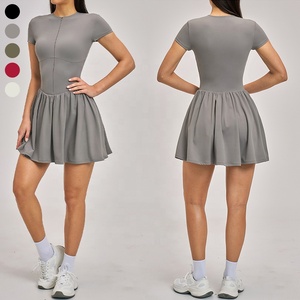 Robe de sport pour femme à demi-zip et manches courtes, effet seconde peau, une pièce, pour le tennis, le golf et le pickleball, avec short intégré et poche - Product Image 5