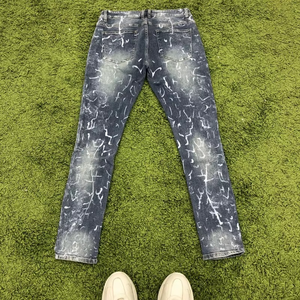 En stock, jean pour homme en denim, coupe droite, bleu uni, délavé clair, respirant et lavable - Product Image 4