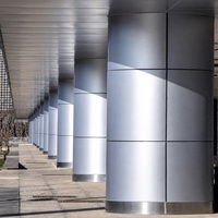Revêtement de colonne en aluminium à grain de bois décoratif moderne, panneaux de pilier courbés pour hall d'hôtel, bâtiment commercial