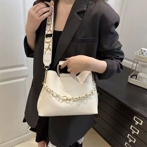 2025 Fashion <b>Soft</b> PU <b>Leather</b> Lychee Pattern Portable Bucket Shaped Japan Style Large Capacity Single Shoulder Crossbody <b>Handbag</b> - Product Image 4