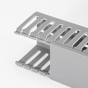 Conduit de câblage fendu par PVC gris avec la fente ouverte perforée pour la goulotte industrielle de câble de PVC de système d'armoire de panneau de commande - Product Image 5