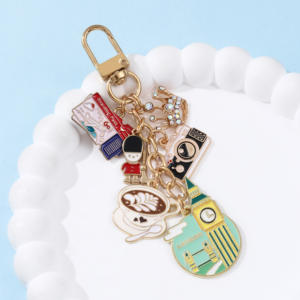 Portachiavi Creativo a Forma di Fotocamera, Biglietto Aereo, Luoghi Panoramici Internazionali, Vino, Smalto, Grazioso Charm per Zaino, Regalo per Amici - Product Image 2