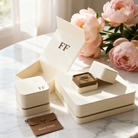 Boîtes à bijoux de luxe exclusives haut de gamme personnalisées avec logo en relief quadricolore pour colliers, boucles d'oreilles, montres et pendentifs