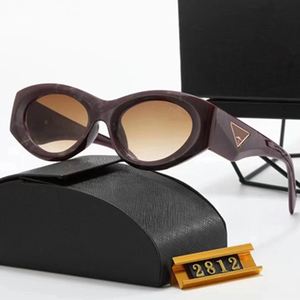 Ultimo famoso Designer <span class=keywords><strong>occhiali</strong></span> <span class=keywords><strong>da</strong></span> <span class=keywords><strong>sole</strong></span> <span class=keywords><strong>da</strong></span> donna alla moda quadrati neri <span class=keywords><strong>occhiali</strong></span> <span class=keywords><strong>da</strong></span> <span class=keywords><strong>sole</strong></span> uomini donne di marca di lusso <span class=keywords><strong>occhiali</strong></span> UV400 - Product Image 2