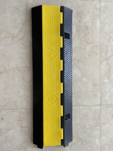 Flexible 1000mm Rubber 3 Channel <strong>Anti</strong>-Pressure <strong>Speed</strong> <strong>Bump</strong> Cable Protector Hump 50mm Height 10-15mph Traffic <strong>Speed</strong> Portable Fixed - Product Image 6