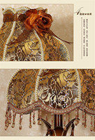Lampe de table vintage européenne exquise avec abat-jour en jacquard doré rose, pompons en cristal rétro pour chambre à coucher, salon, décoration intérieure