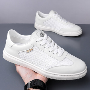Baskets décontractées blanches pour hommes, bout rond, à lacets, doublure en maille, semelle extérieure en caoutchouc, semelle intermédiaire en EVA, chaussures de marche tendance toutes saisons - Product Image 1