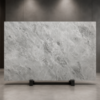Dalle de marbre dolomite super blanc - Marbre naturel blanc avec veinage gris pour comptoir, mur et sol, grande dalle polie