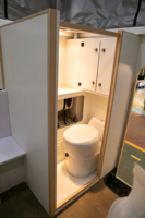 Camper Expandible Moderno para Camioneta con Techo Rígido y Panel Solar para Aventuras al Aire Libre en 4x4