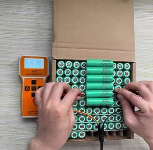 Batterie rechargeable au lithium-ion 3,7 V <span class=keywords><strong>2500</strong></span> mAh à haut débit 10C pour lampes de poche haute intensité et bateaux télécommandés - Product Image 4