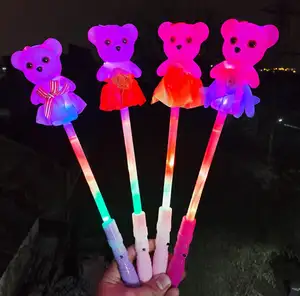 Tongkat beruang Teddy lucu menyala dalam gelap, Led menyala dalam gelap Produk mainan anak-anak gagang plastik pencahayaan Natal