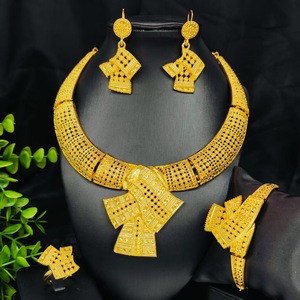Ensemble de bijoux en zircon 4 pièces plaqué or 24 carats, collier, boucles d'oreilles, bracelet, bague, style vintage <span class=keywords><strong>euro</strong></span>-américain africain, vente chaude - Product Image 1