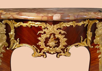 Console classique en métal sculpté de style européen antique de luxe avec plateau en marbre pour salon, villa et hôtel, meubles de maison