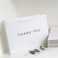 Sac d'emballage de vêtements en carton réutilisable extra large sacs à provisions en papier cadeau de luxe personnalisés avec vos propres logos
