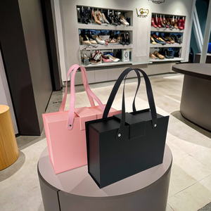 Mallette de Cosmétiques de Luxe Cadeau Logo Personnalisable Rose Noir Boîtes Magnétiques Rigides Poignée Porte-Documents en Papier Recyclé Doublure en Éponge - Product Image 4