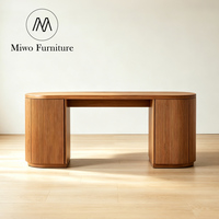 Bureau d'étude et de travail contemporain au design moderne et épuré, table ovale en bois brun avec rangement pour ordinateur et jeux