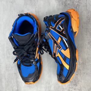 Calzado deportivo de lujo de alta calidad con diseño de marca de lujo, con material de malla transpirable y antideslizante. Disponible tanto para hombres como para mujeres. - Product Image 4