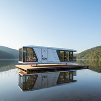 Cabine de luxe haut de gamme en forme de capsule spatiale, une petite chambre mobile moderne pour hôtel