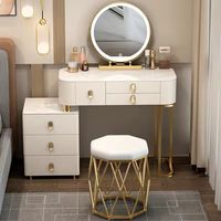 Coiffeuse de chambre élégante et moderne avec éclairage, plateau en verre et armoires de rangement intégrées, sur mesure