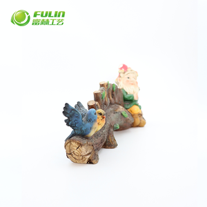 Figura Decorativa de Gnomo de Jardín de Resina de Tamaño Real (14.57 pulgadas) <span class=keywords><strong>Sentado</strong></span> en Sofá de Madera con Pájaros para Decoración del Hogar, Venta al Por Mayor - Product Image 4