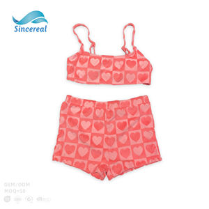 Tissu <span class=keywords><strong>éponge</strong></span> rose personnalisé à motif de cœurs, <span class=keywords><strong>ensemble</strong></span> haut court et short, vêtements de détente d'été élégants, vêtements de plage confortables pour femmes - Product Image 3