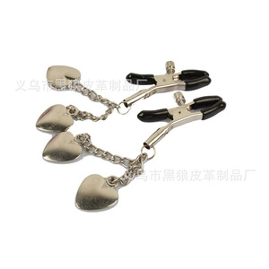 Pinces à tétons sexy avec breloques en forme de cœur, jouet pour adultes en métal, pince à seins érotique, couleur argent, origine Yiwu - Product Image 1