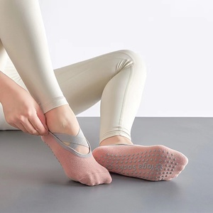 6 Renkli Profesyonel Pilates Düşük Kesim Çapraz Askılı Ter Emici Kaymaz Yoga Çorapları - Product Image 4