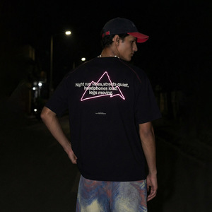 T-shirt Luminosa QUICKSHOW Streetwear 250GSM che si Illumina al Buio, Produttore di T-shirt Streetwear Personalizzate con <span class=keywords><strong>Stampa</strong></span> a Trasferimento Termico - Product Image 1